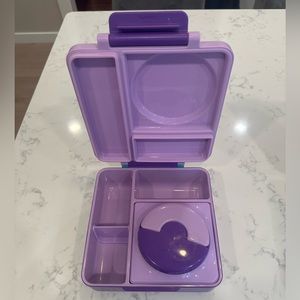 Omiebox divided bento box for kids